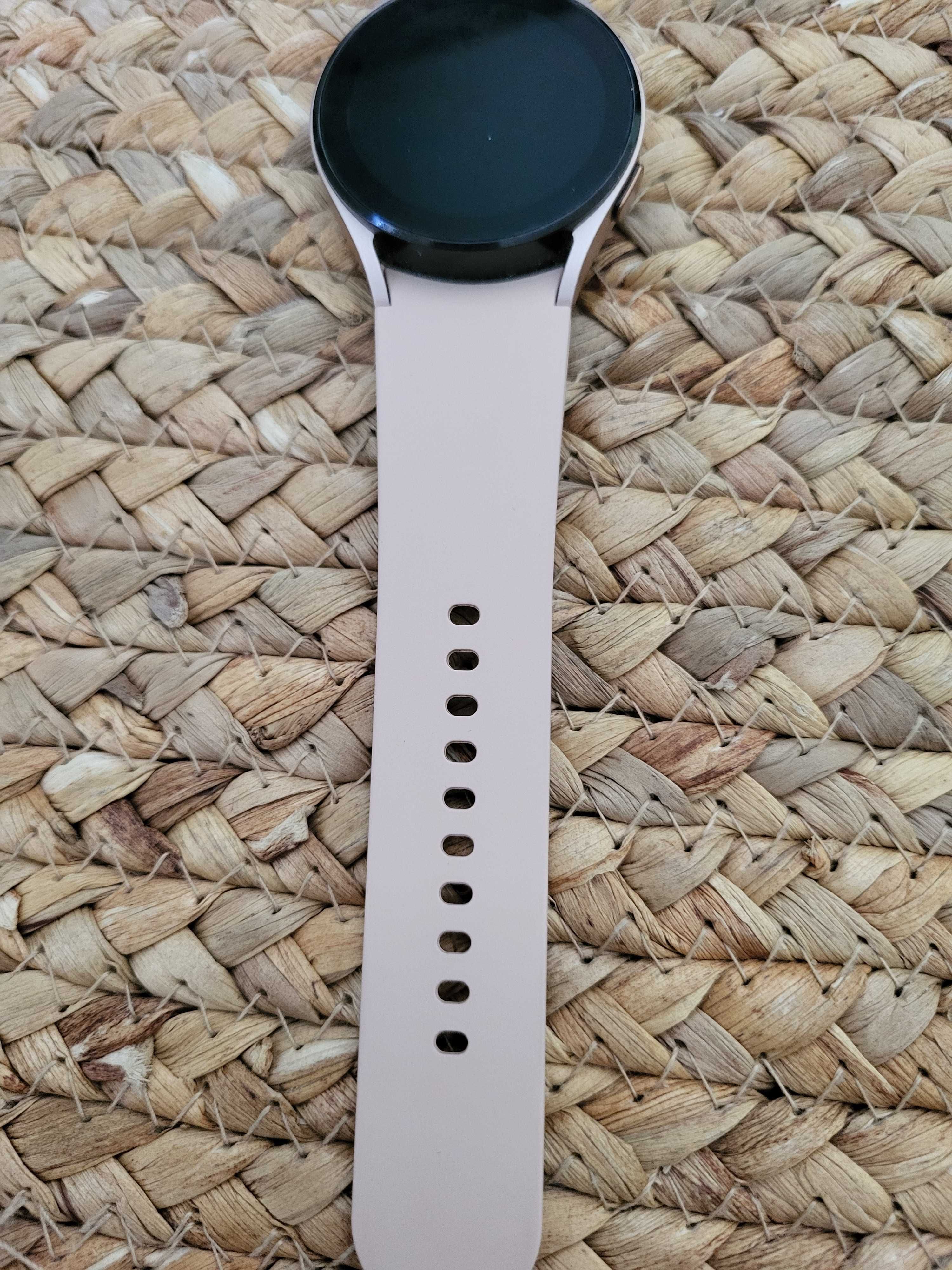 Smartwatch SAMSUNG Galaxy Watch 4. Różowo-złoty. Stan bardzo dobry.
