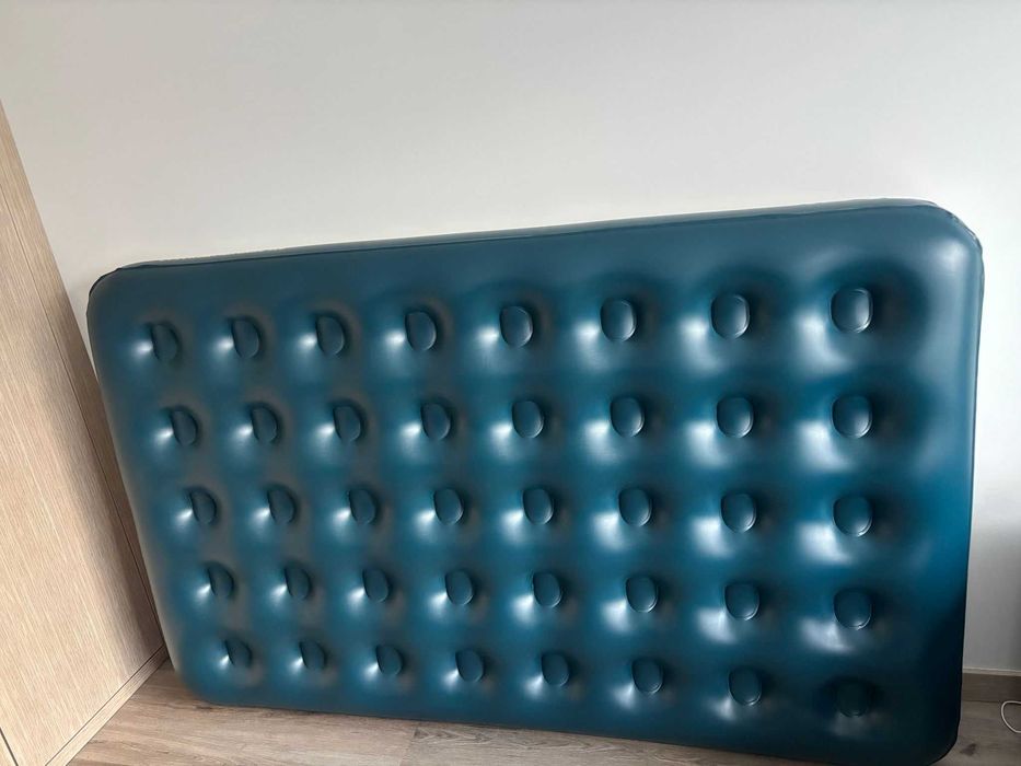 Colchão insuflável e bomba