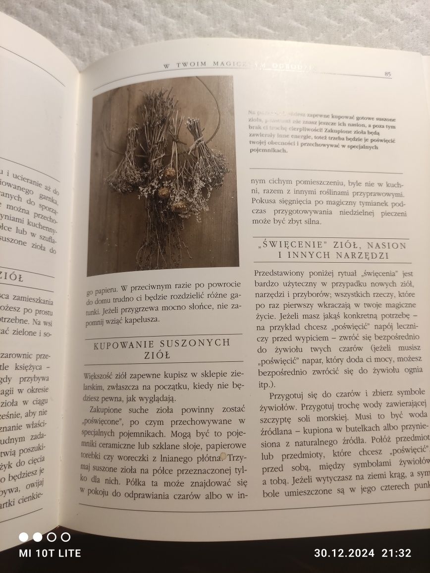 " Księga dobrych czarów"