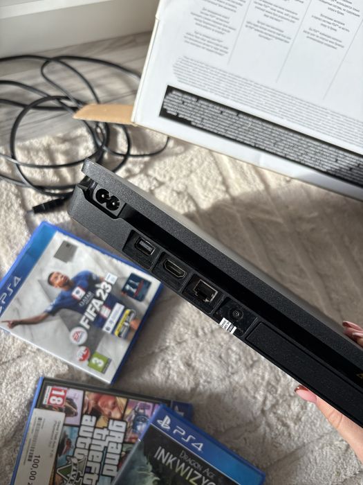 Konsola PlayStation 4 +pady,gry