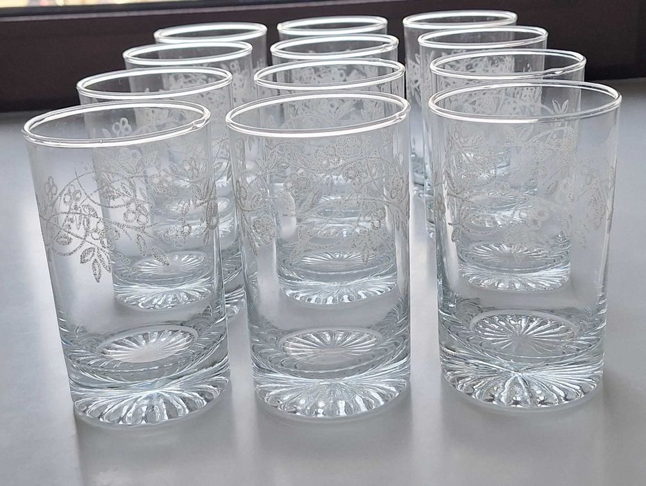 Zestaw 12 szklanek ozdobnych