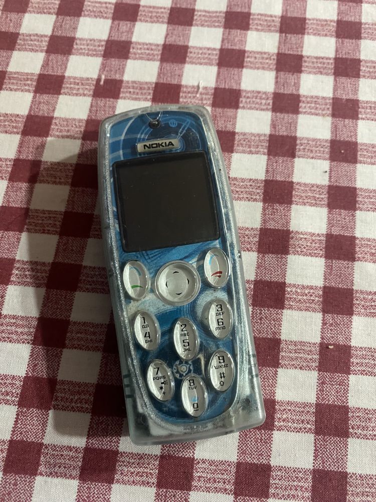 Nokias antigos tenho vários a seu dispor