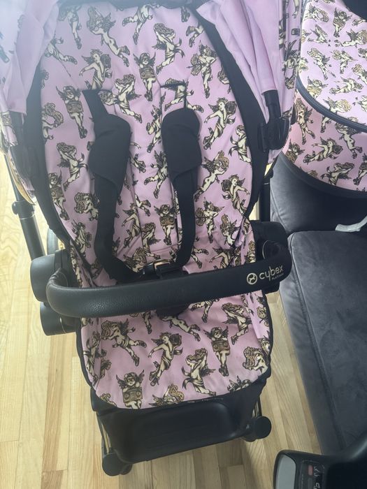 Cybex Priam 2.0 Cherubs Pink by Jeremy Scott 4w1 wózek fotelik baza
