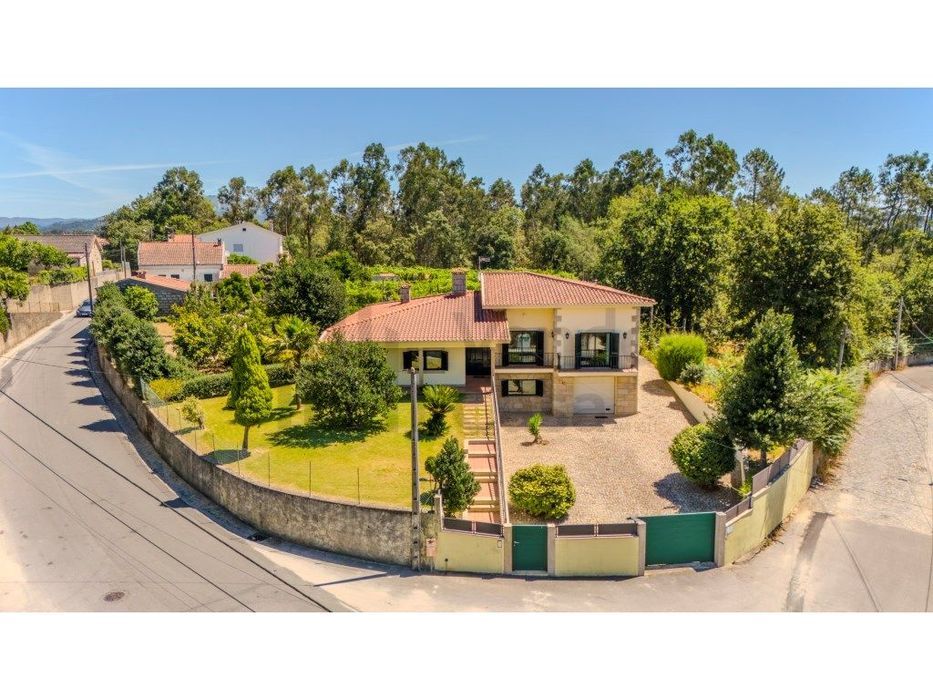Vende-se Moradia Térrea - Lago - Braga-Amares