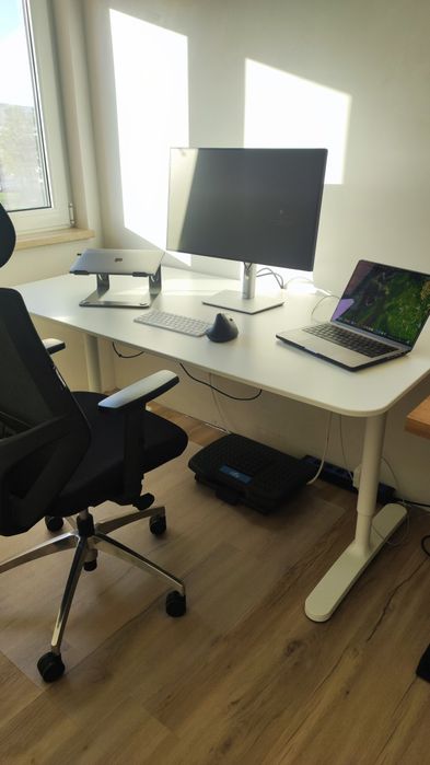 Secretária IKEA modelo BEKANT
O