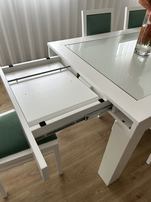 Mesa + 6 cadeirasem madeira com vidro, lacada a branco mate e cadeiras