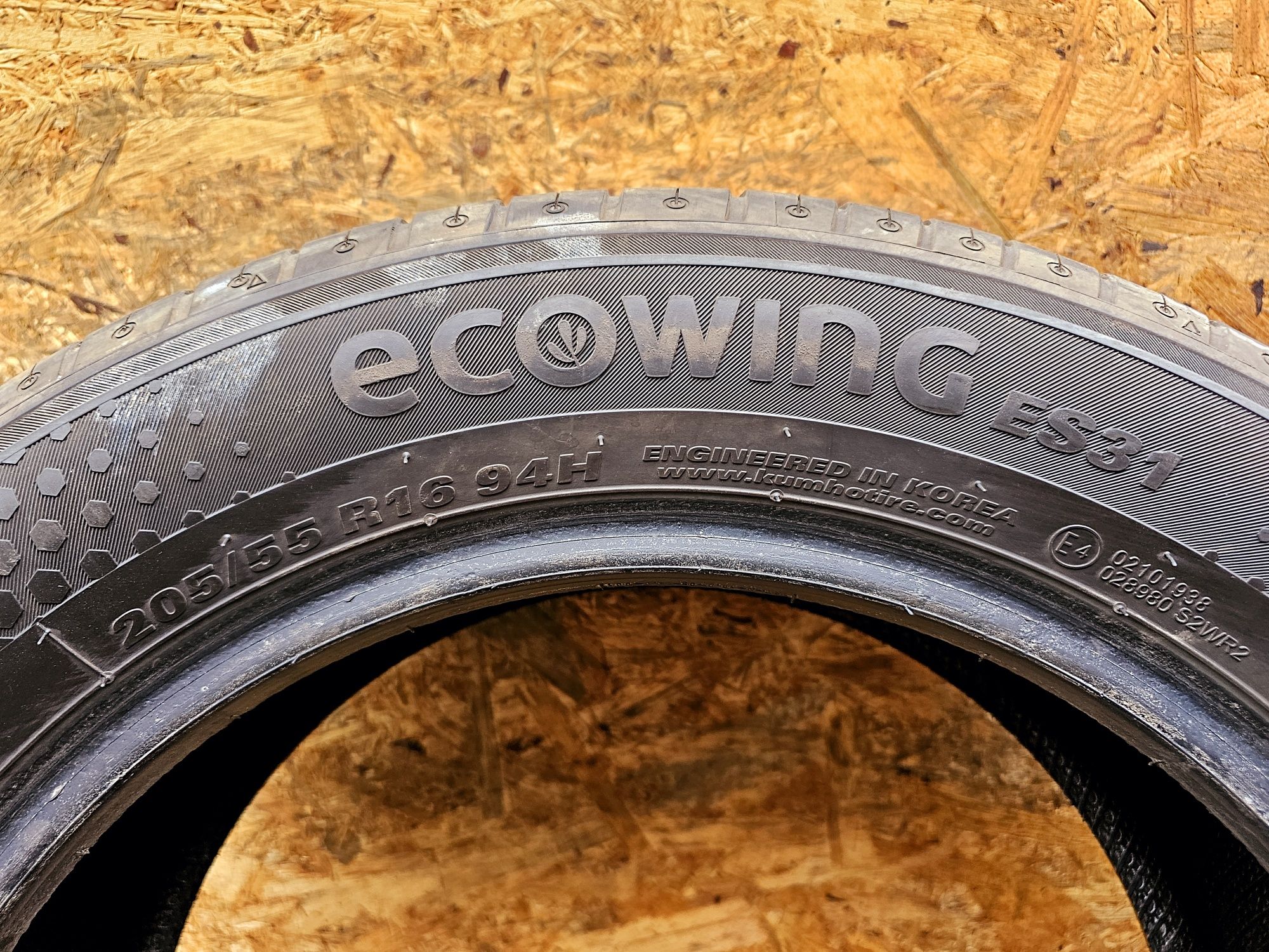 Idealne!!  7,5mm. 205/55 r16 Kumho Ecowing. 0218
