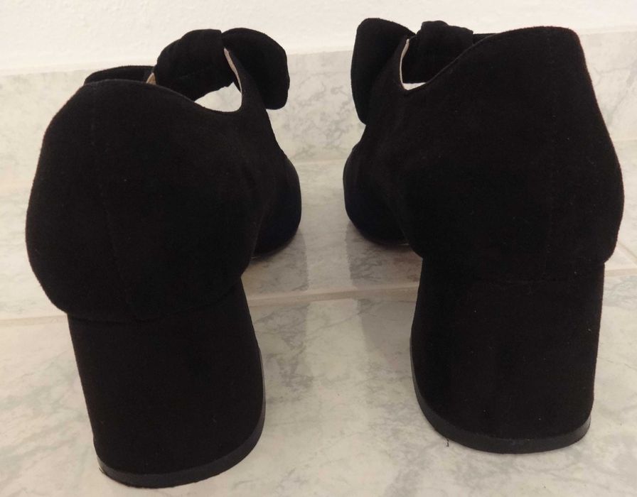 Sapatos Senhora de Tacão e Laço Camurça Preta