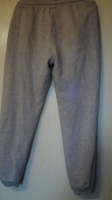 Продаю чоловічі спортивні штани від відомого бренду у гарному стані.