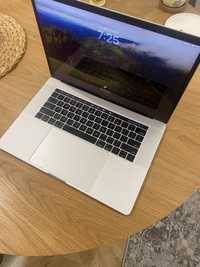 MacBook Pro 15 2017 256gb 4- яд. 2,8GHz i7, 350 циклів, Amd radeon 2gb