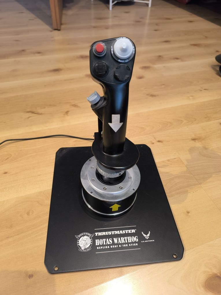 Joystick A-10 warthog thrustmaster