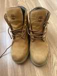 Botas timberland com muito pouco uso  praticamente novas