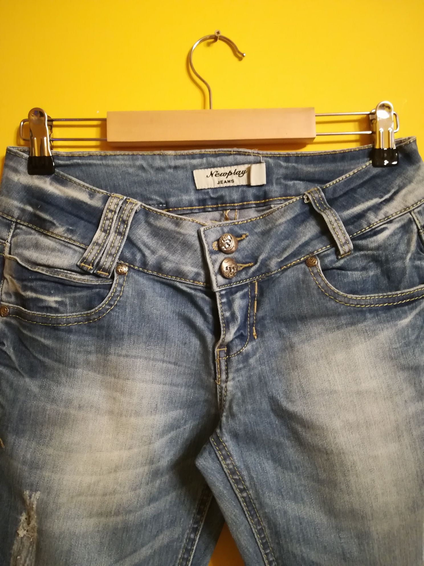 Spodnie damskie XS 26/36 NEWPLAY JEANS niebieskie z przetarciami