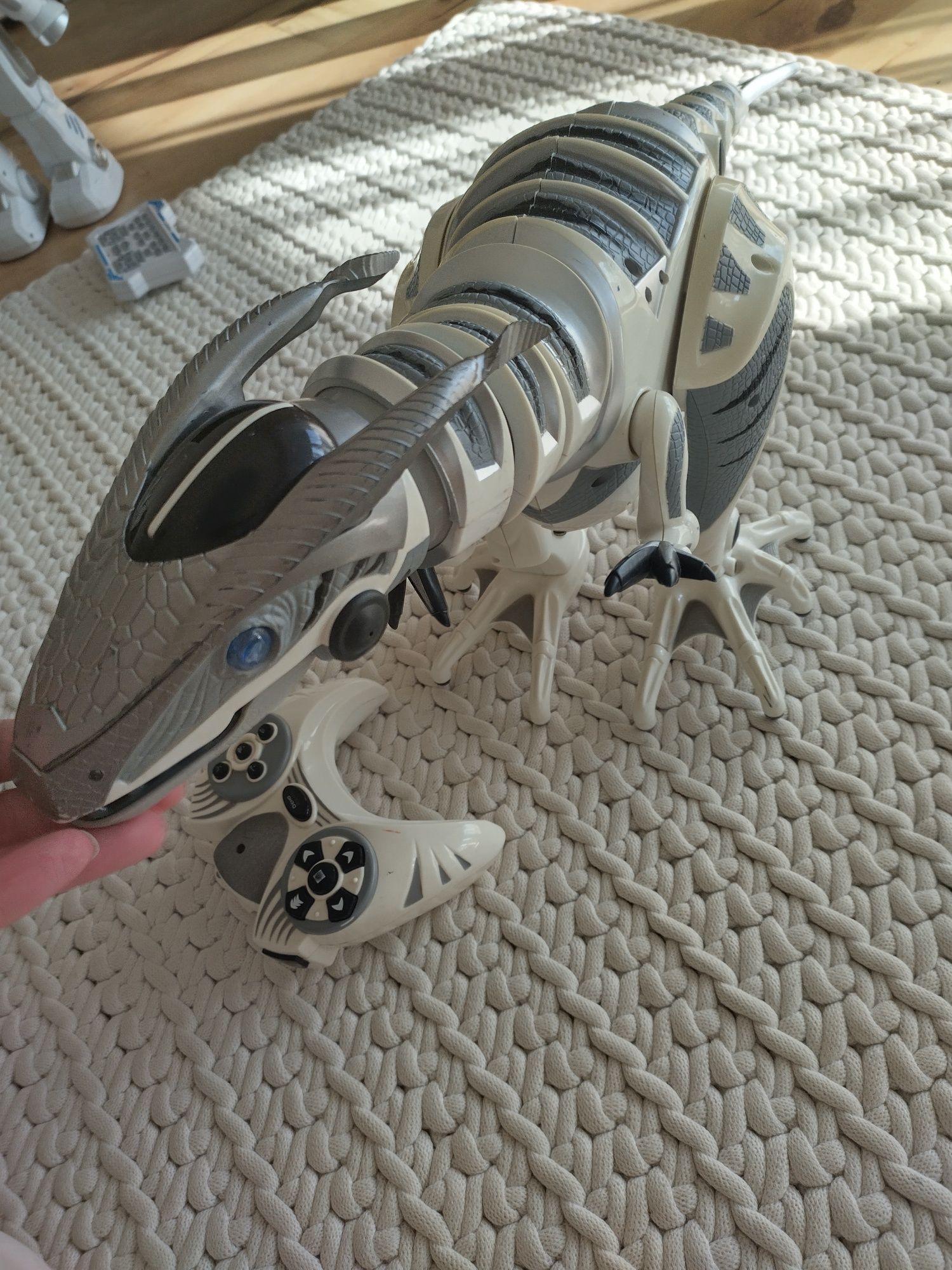 Dinozaur interaktywny Robosaur 80 cm z pilotem
