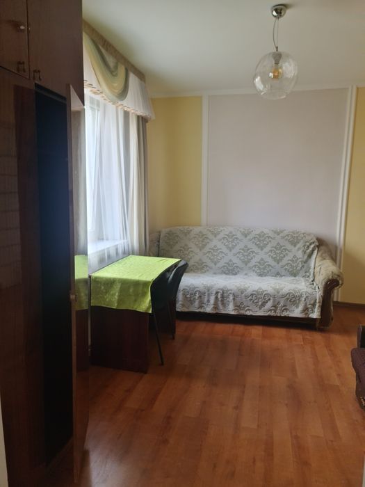 Здається в оренду прохідна кімната , для дівчинки студентки.