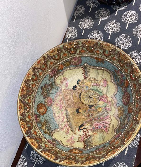 (2) Taça e jarra chinesas com suporte em madeira