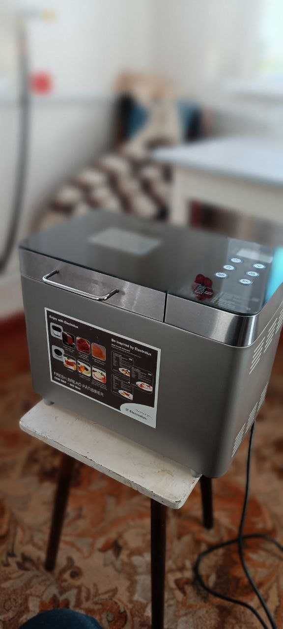 Хлібопіч ELECTROLUX EBM 8000