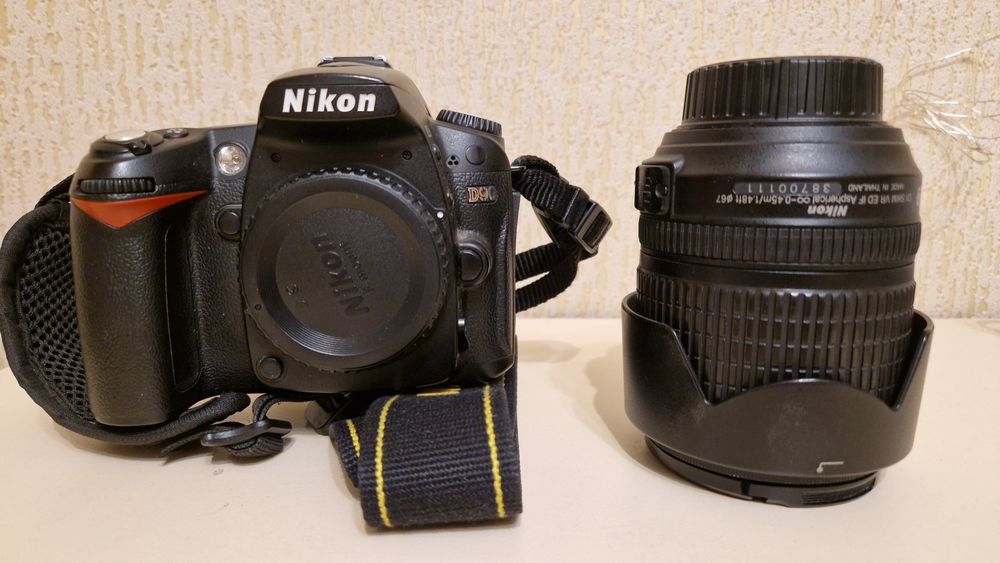 Nikon D90 18-105  VR Kit