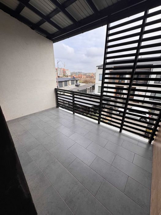 Сучасний котедж з ремонтом у районі Щасливого!