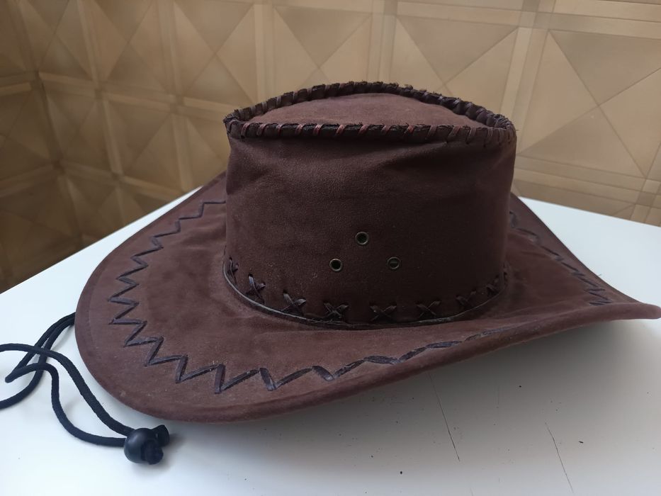 Chapeu em pele artesanal