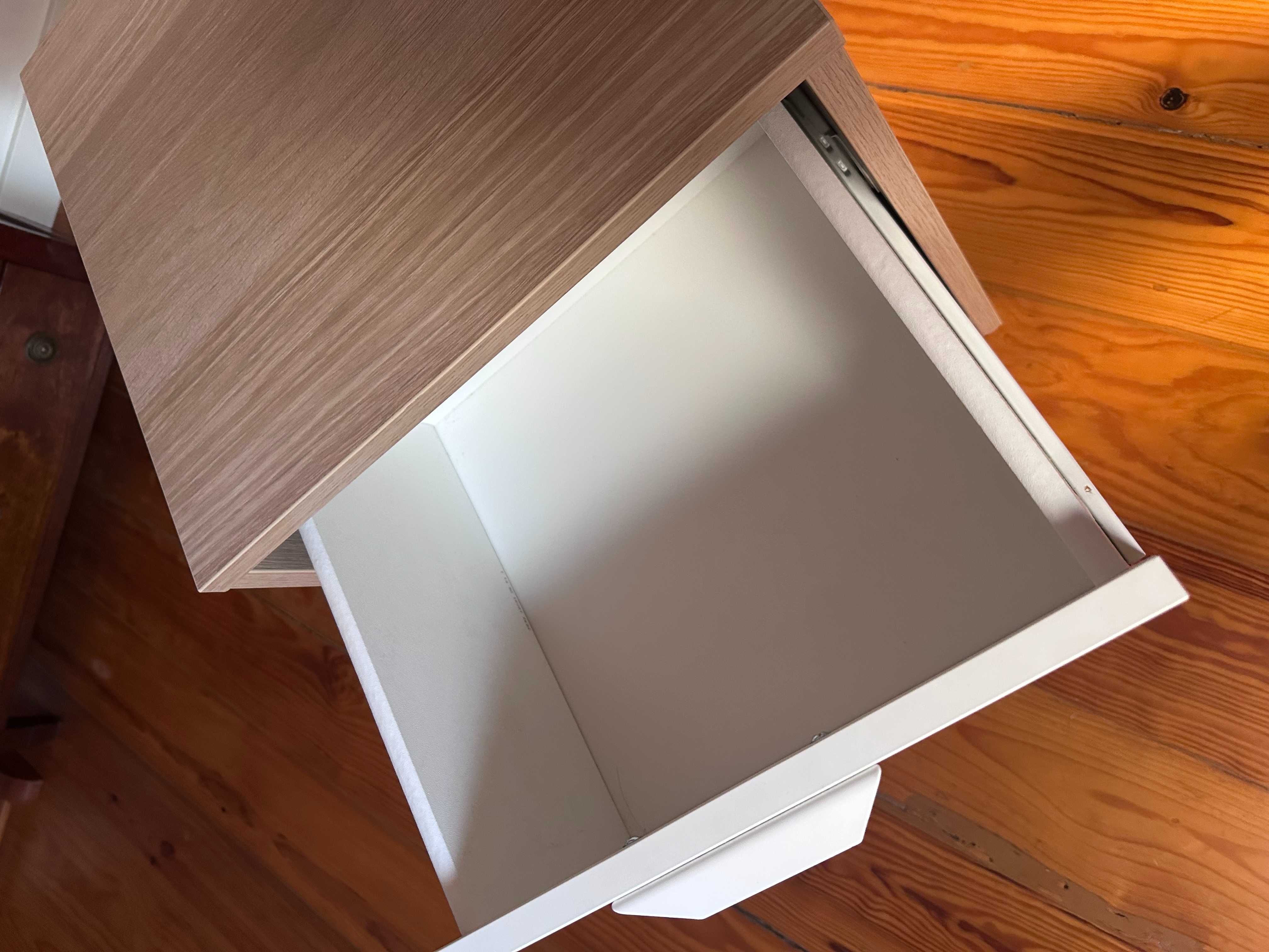 Mesa de Cabeceira IKEA ASKVOLL
