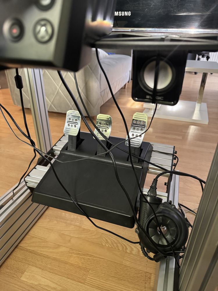 Profesjonalne stanowisko SIMRACING, THRUSTMASTER