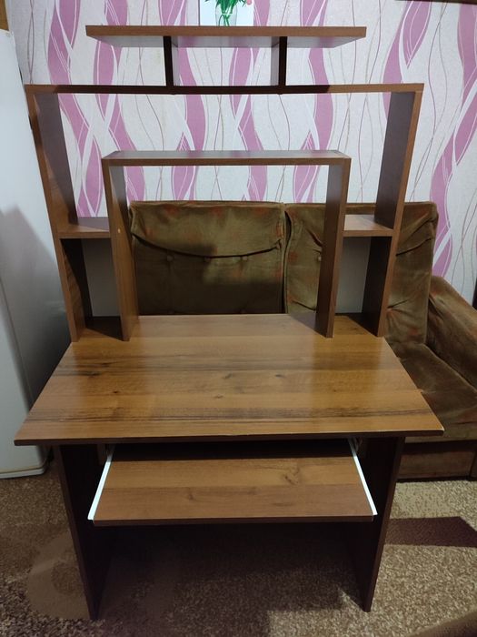 Стіл комп'ютерний,як новий