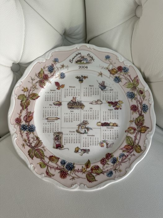 Рідкісна тарілка-календар 2004 року