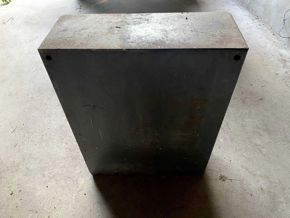 Metalowa szafa do warsztatu lub garażu na narzędzia