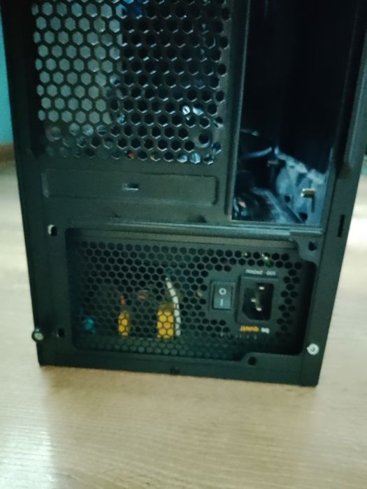 Zestaw części komputerowych (obudowa+zasilacz+ram 8gb DDR3+chłodzenie)