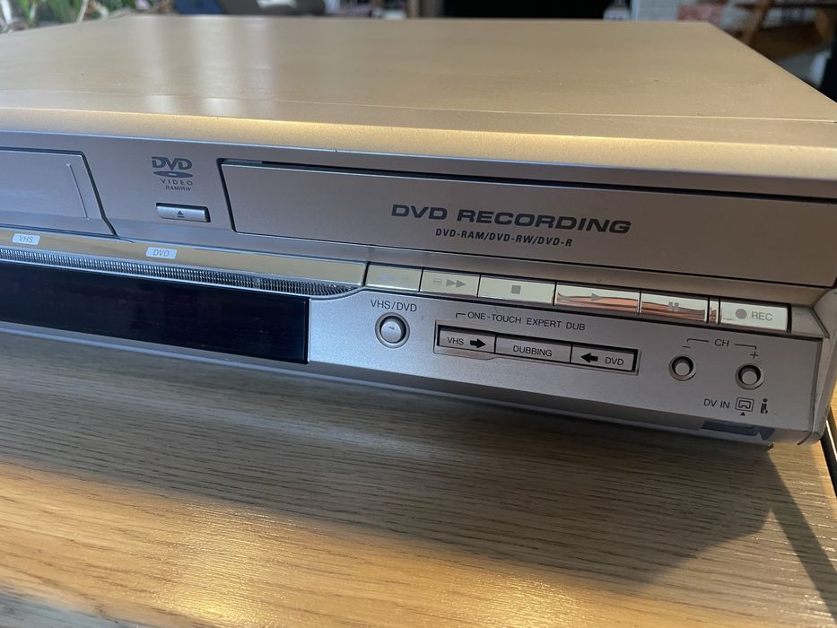 Nagrywarka VHS -DVD firmy JVC DR-MV55U