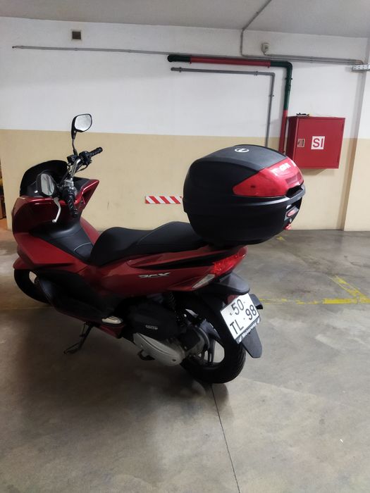 PCX semi nova 8 mil quilómetros 1 dono