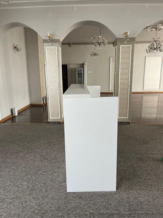 Mobilny bar gastronomiczny bialy połysk