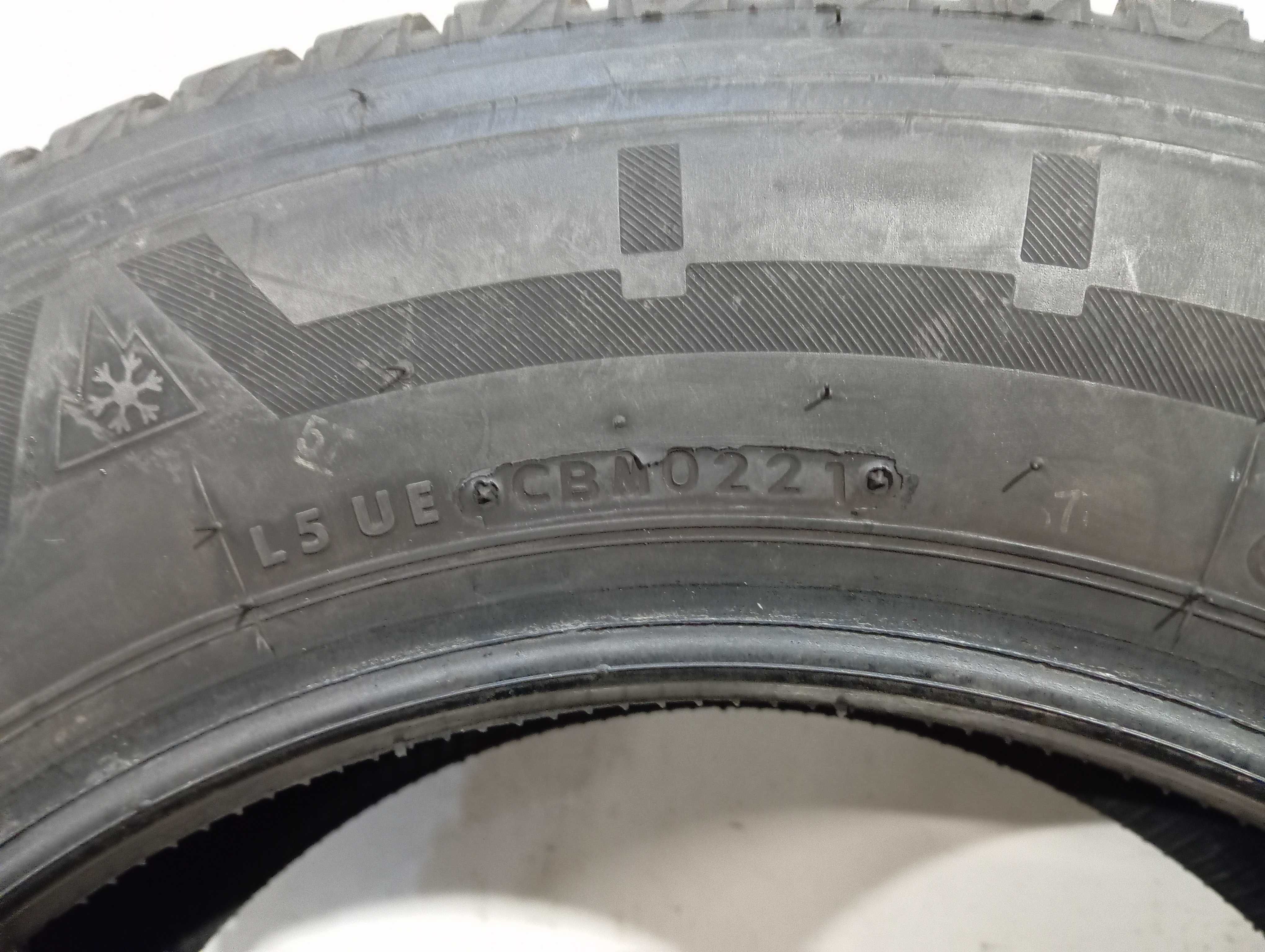 1x 215/65 R16C 109/107T Bridgestone Blizzak W810. 2021r 9,3mm