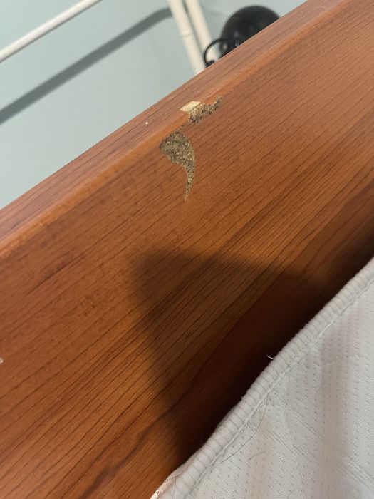 Sprzedam duże łóżko 190x140cm + materac. Negocjuj cene