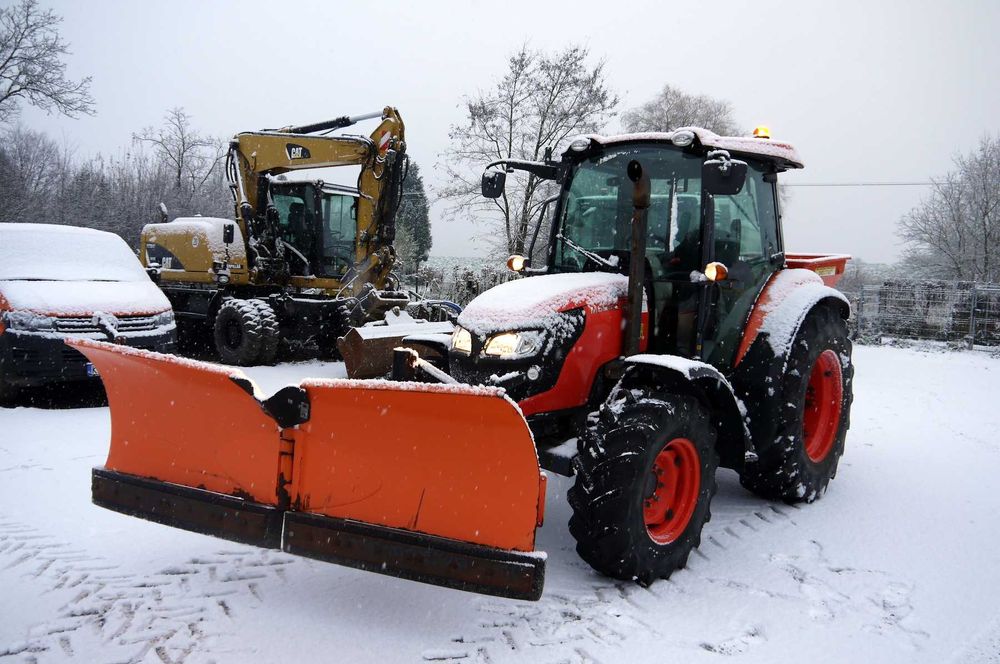 Odśnieżanie Placów Parkinów Dróg