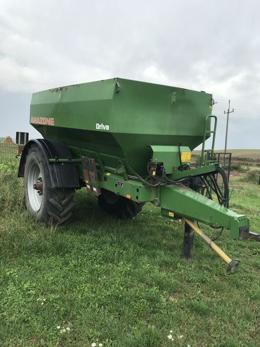 Rozsiewacz Amazone 8200