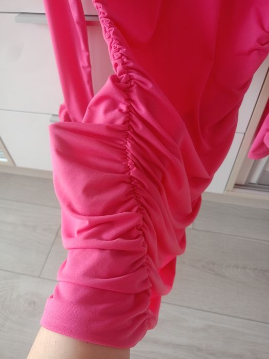 Sukienka z różą .