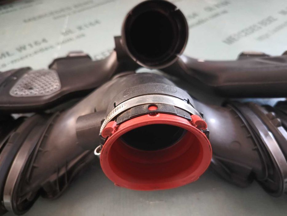 Патрубок турбіни Мерседес 3.0 диз ОМ 642 розходомір чайка бабочка