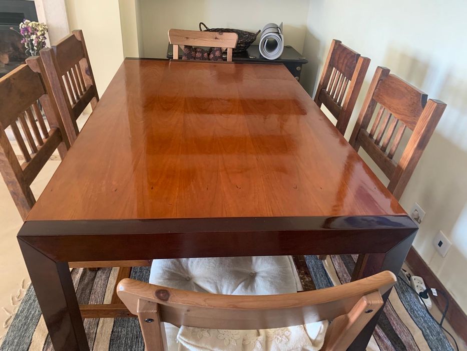 Mesa em madeira + cadeiras