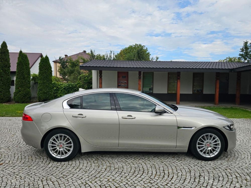 Jaguar XE 2.0D niski przebieg!