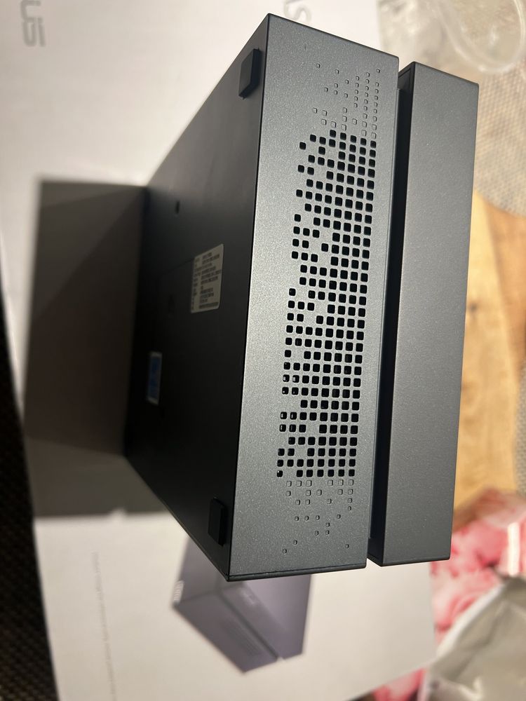 Asus mini pc 32 gb ram intel 7 -9700 ssd