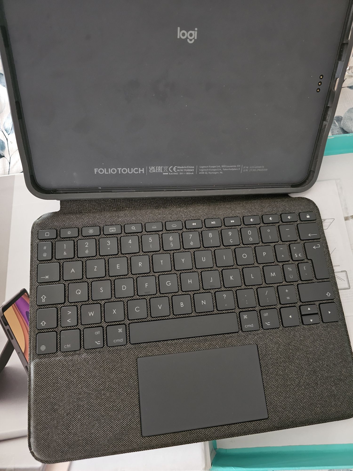 LOGITECH Folio Touch Apple iPad AIR 4th AZERTY Klawiatura Uszkodzona