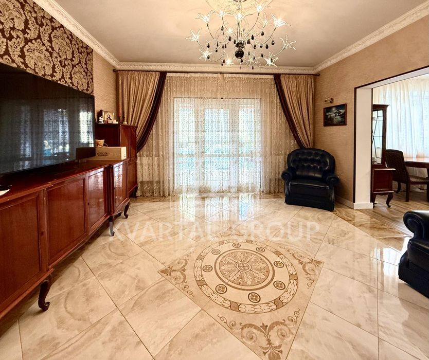 Будинок з новим ремонтом у центрі Гостомеля — укомплектований