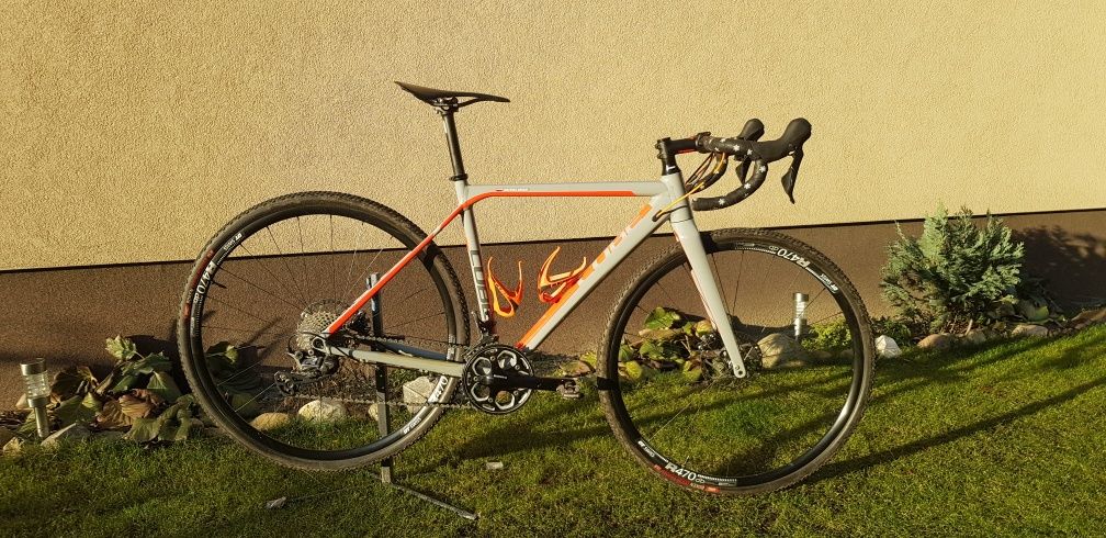 Rower przełajowy / gravel cube cross race pro