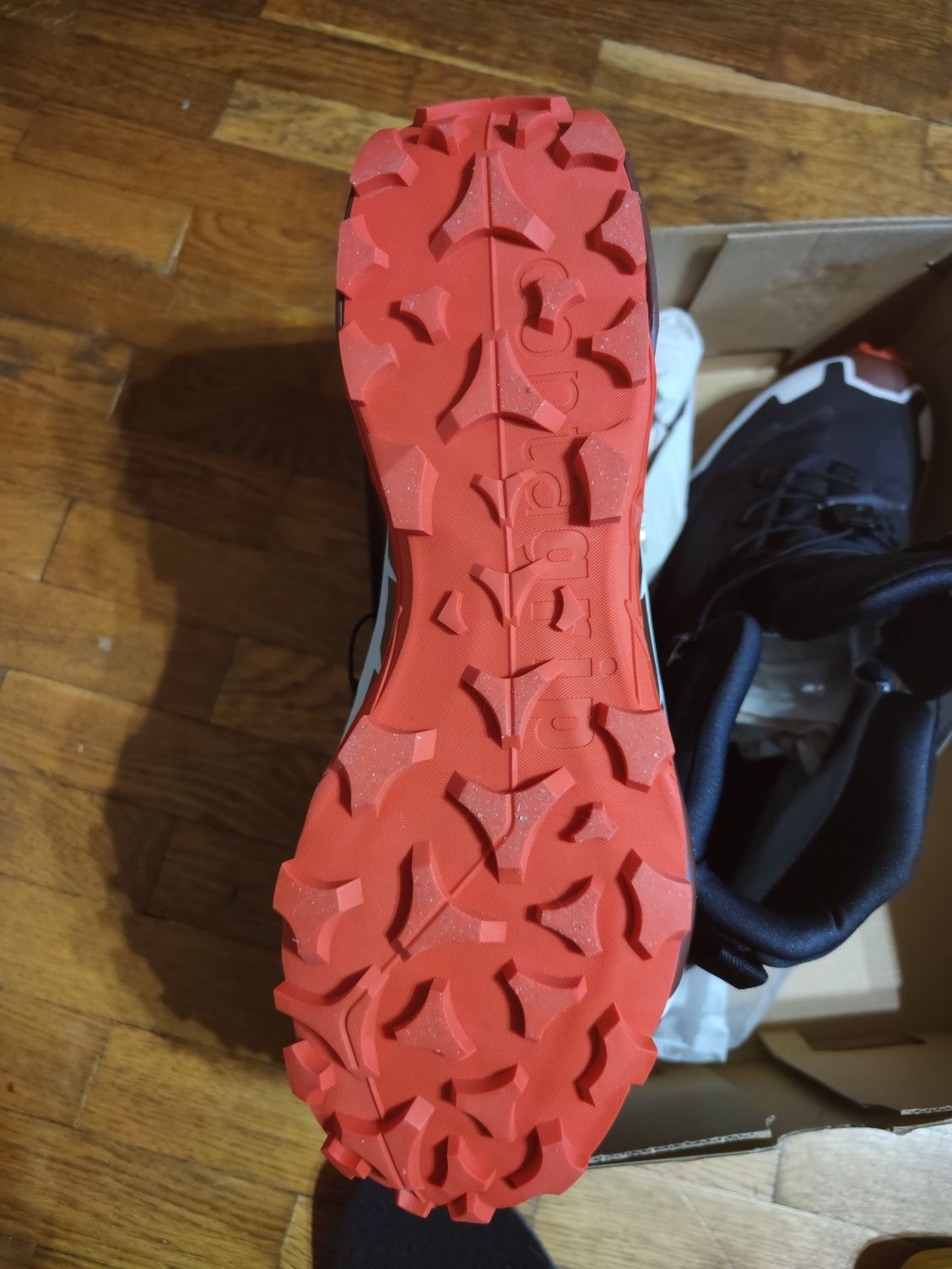 Salomon Cross Hike Mid GTX 2 продам кроссовки. Оригинал.