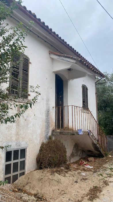 Moradia / Terreno/ Garagem