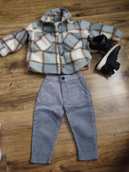 Продамо чудові комплекти на 2-4 роки