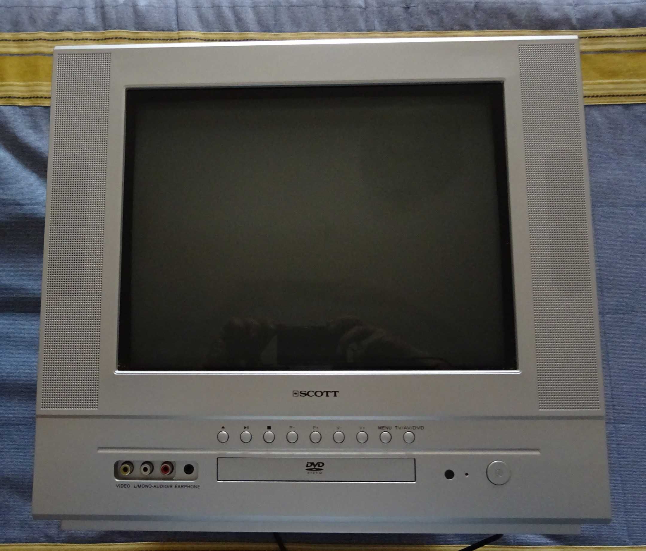 TV 15” Antiga a Cores Marca Scott Com Leitor DVs e CDs