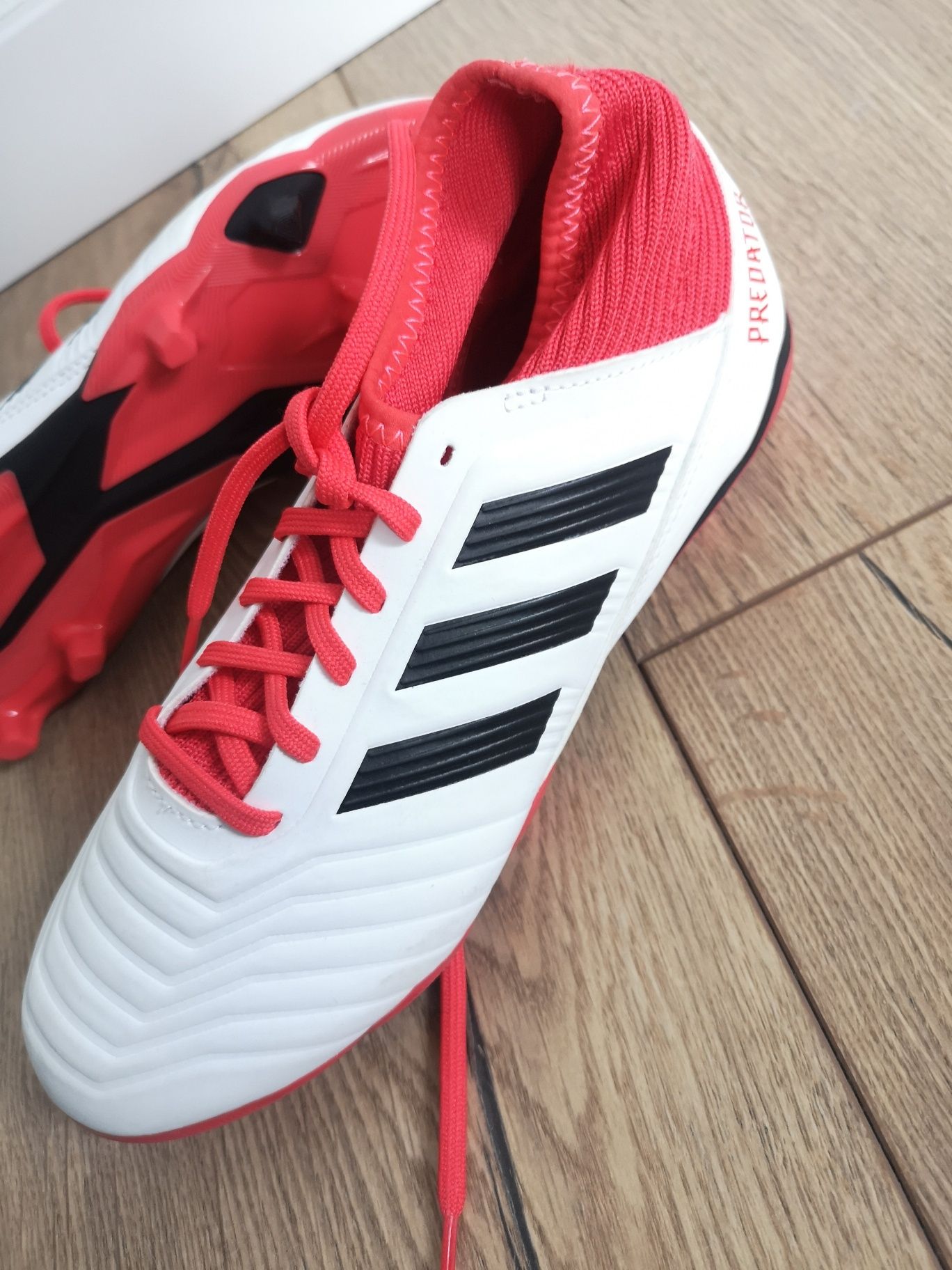 Buty piłkarskie korki Predator 18.3 FG Junior Adidas rozmiar UK 5